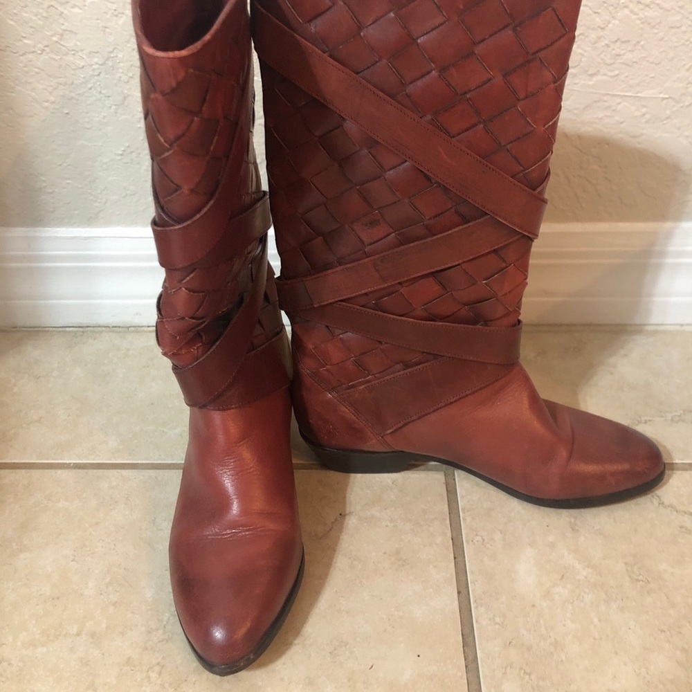 Bass boots